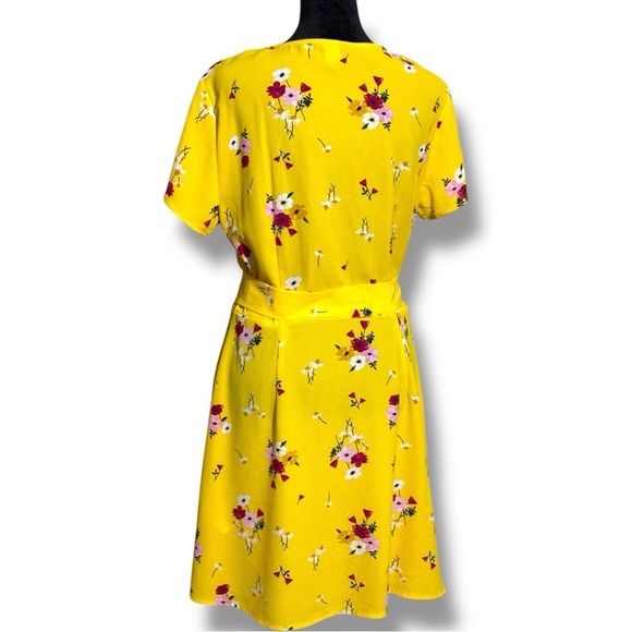 Divided By H&M Sunny Bright Yellow Floral Wrap Short Sleeve Mini Dress - Picture 4 of 16
